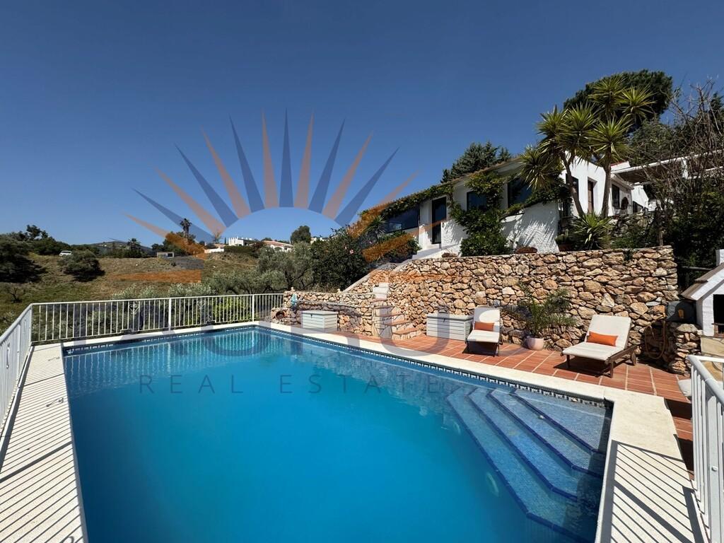 Villa en Venta en Cómpeta