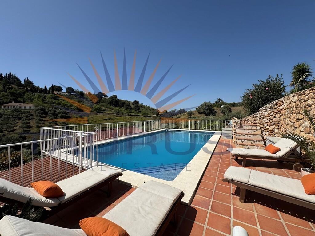 Villa en Venta en Cómpeta
