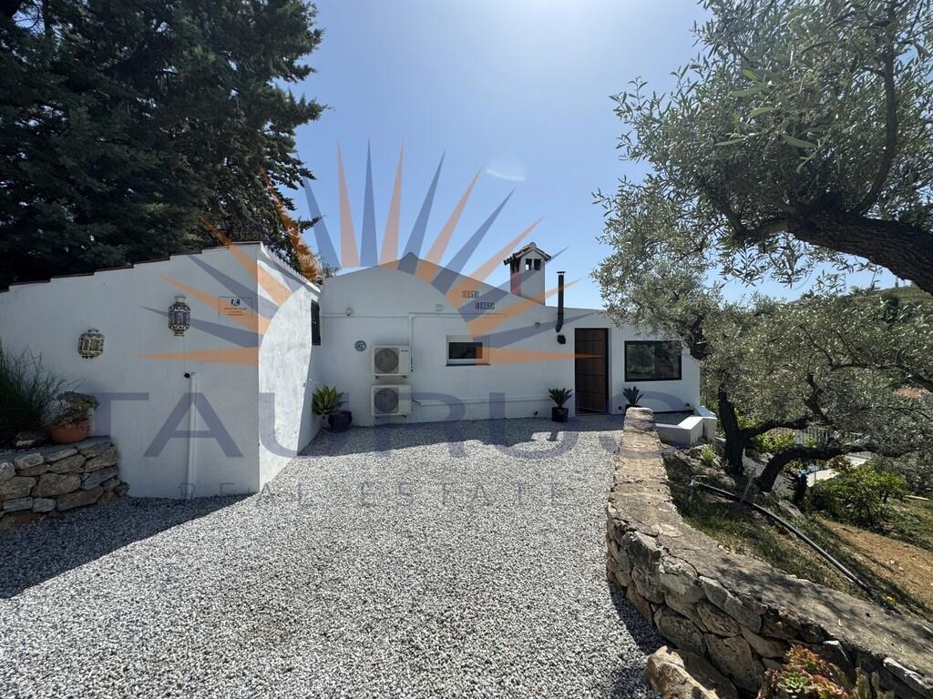 Villa en Venta en Cómpeta