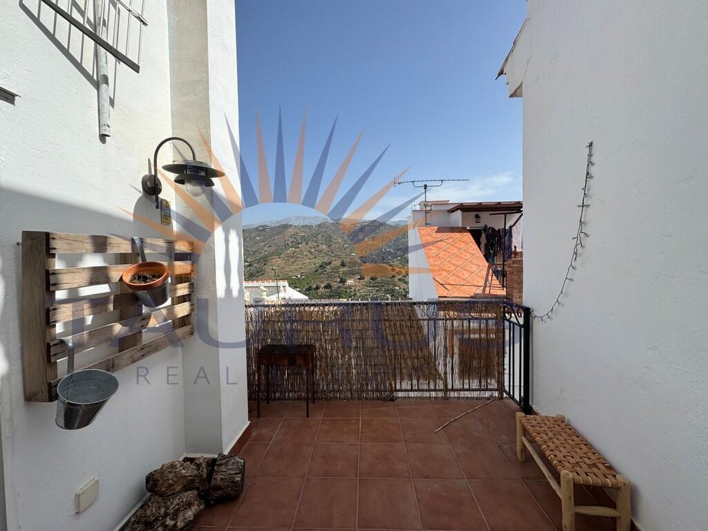 House for Sale in Sayalonga