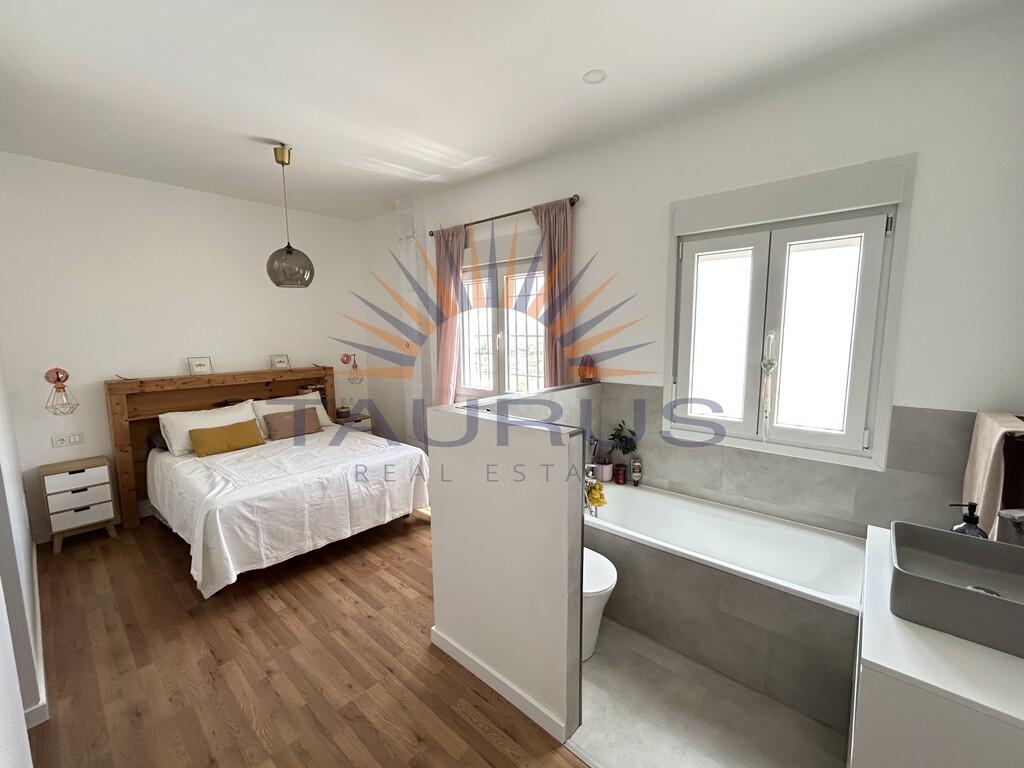 Villa for Sale in Alhaurín el Grande
