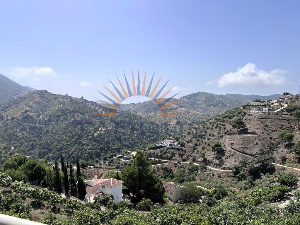Plot for Sale in Cómpeta