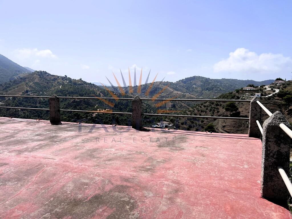 Plot for Sale in Cómpeta