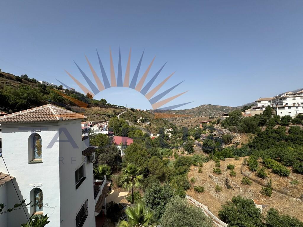 Plot for Sale in Cómpeta
