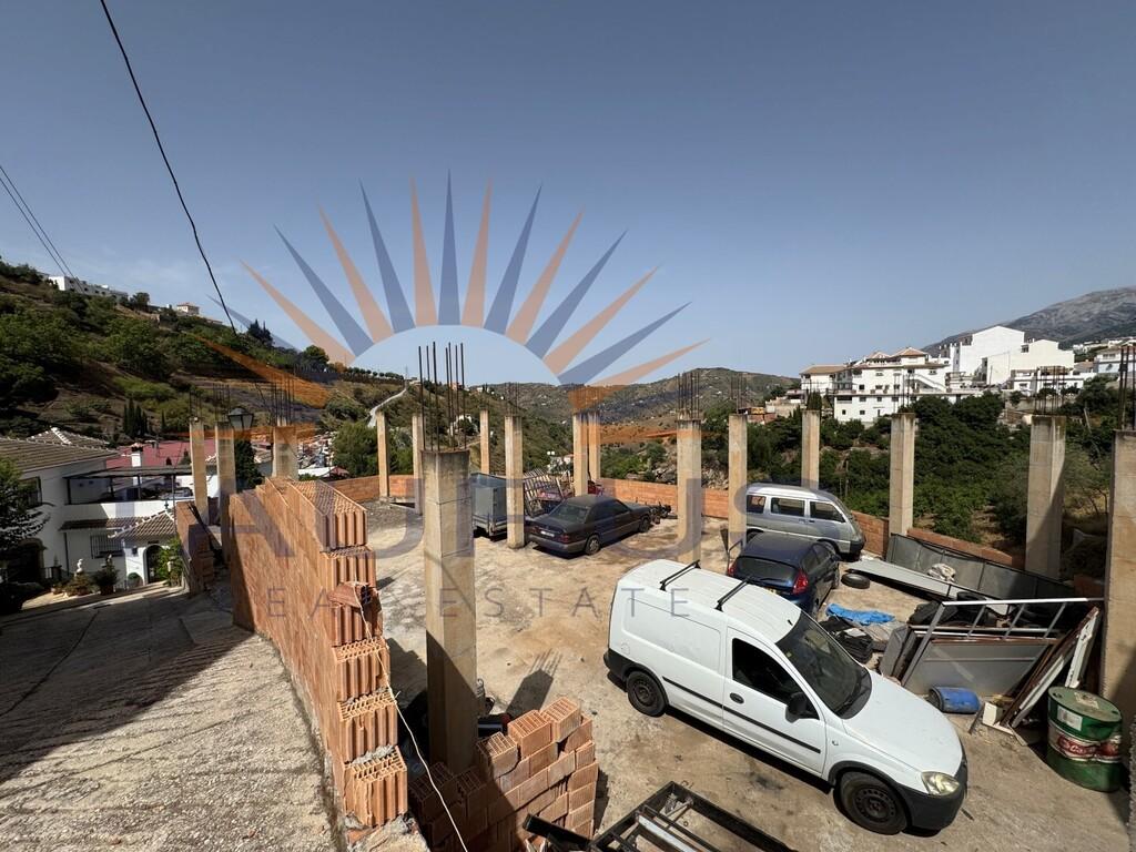 Plot for Sale in Cómpeta
