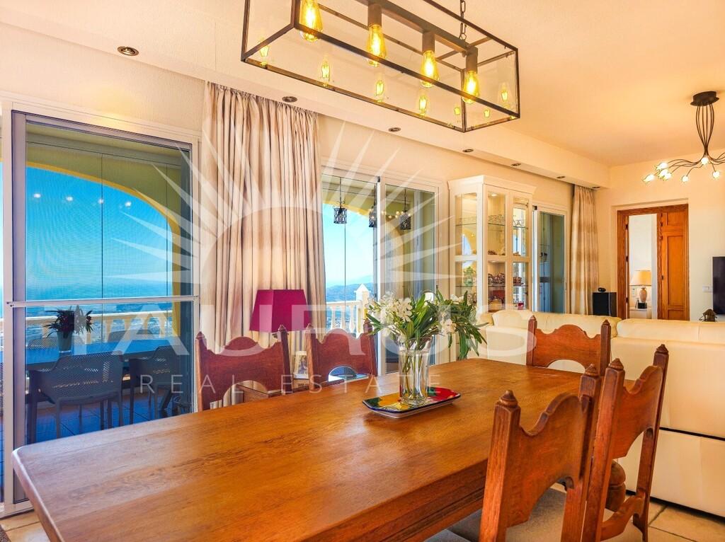 Villa for Sale in Arenas