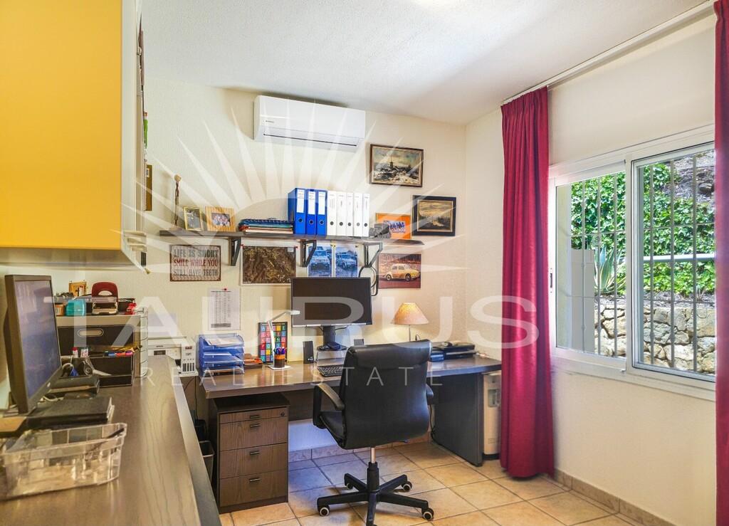 Villa for Sale in Arenas
