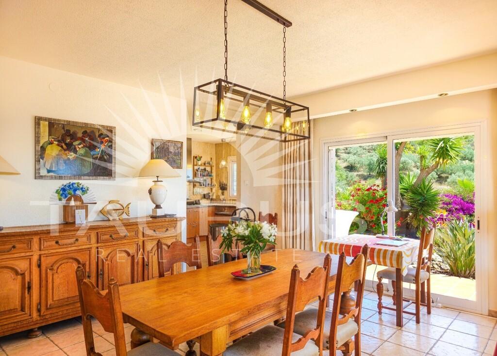 Villa for Sale in Arenas