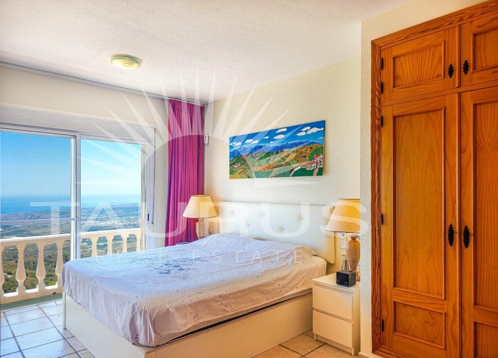 Villa for Sale in Arenas