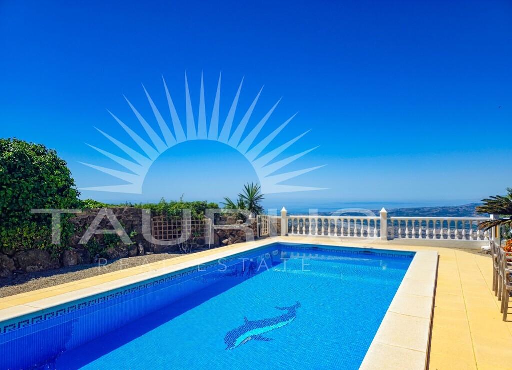 Villa for Sale in Arenas