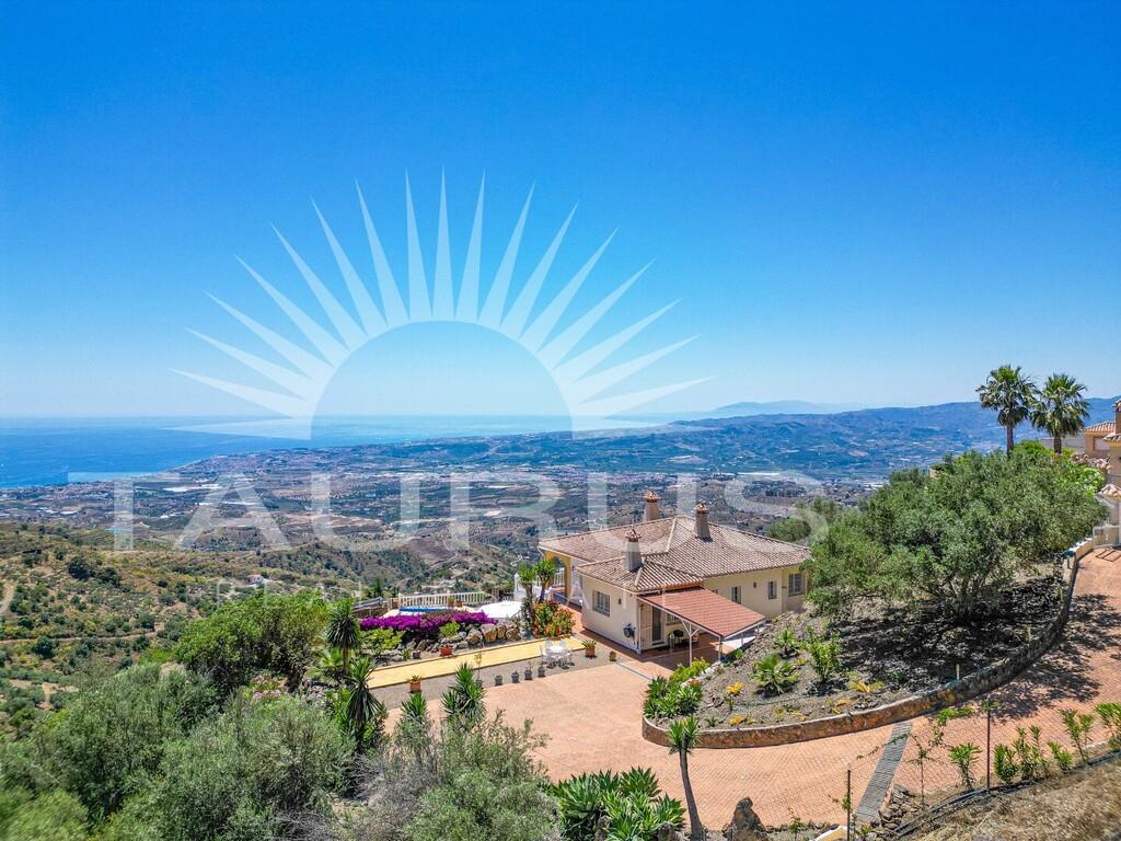 Villa for Sale in Arenas