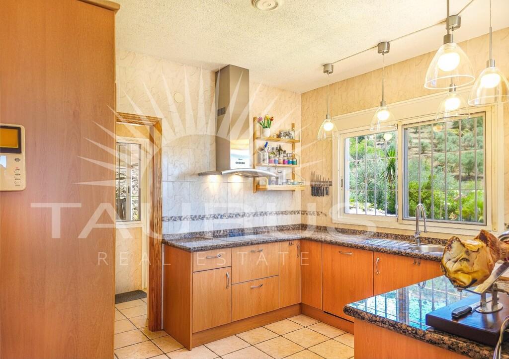 Villa for Sale in Arenas