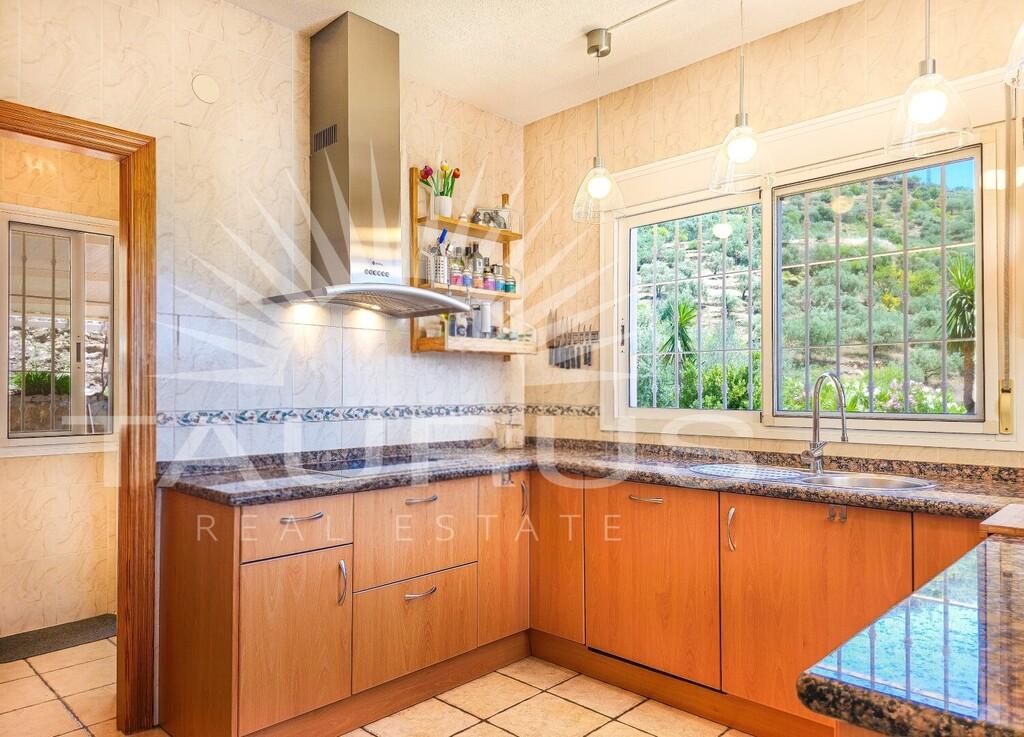 Villa for Sale in Arenas