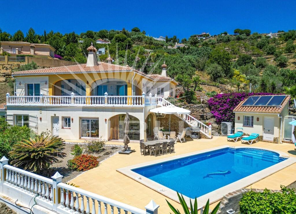 Villa for Sale in Arenas