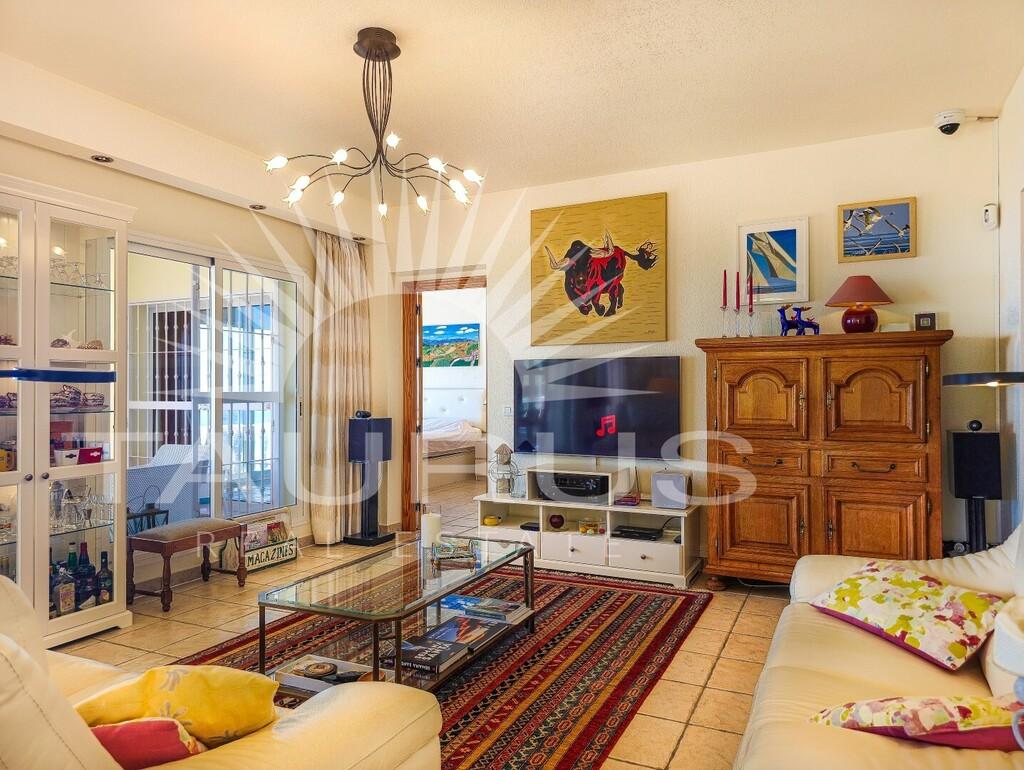 Villa for Sale in Arenas
