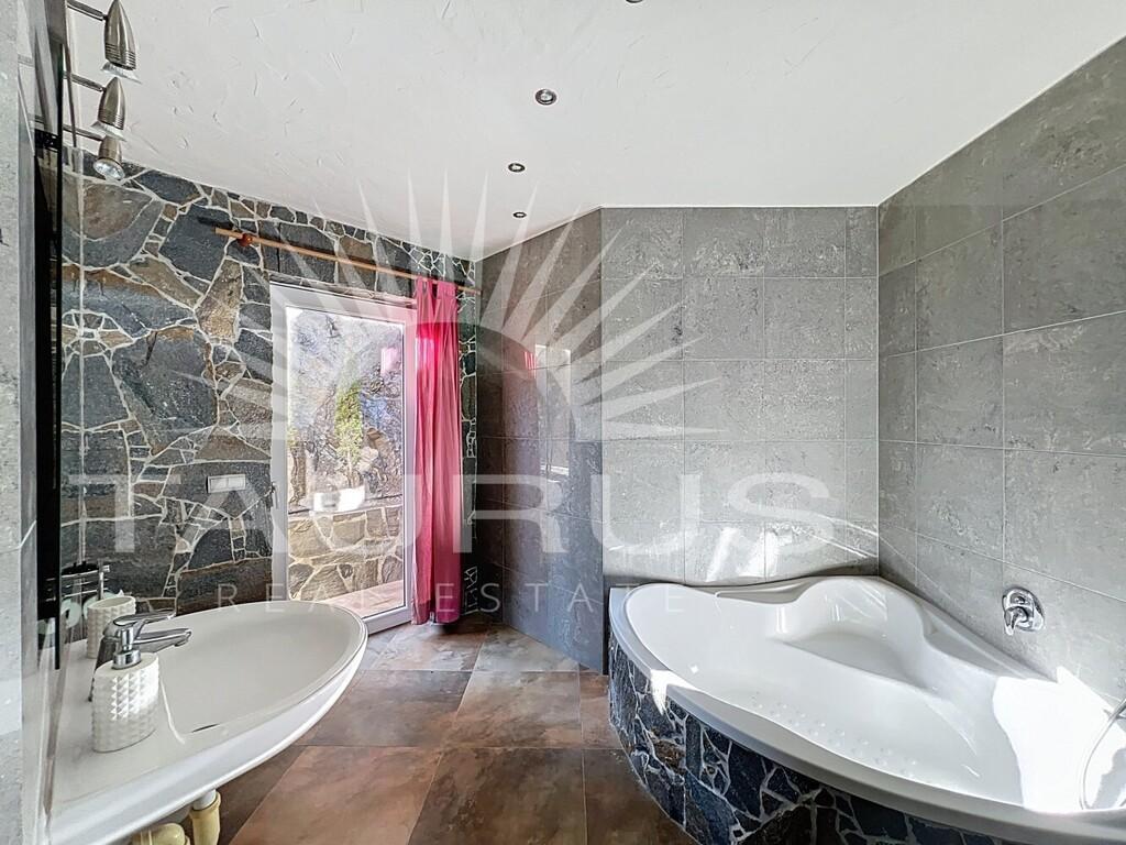 Villa for Sale in Algarrobo