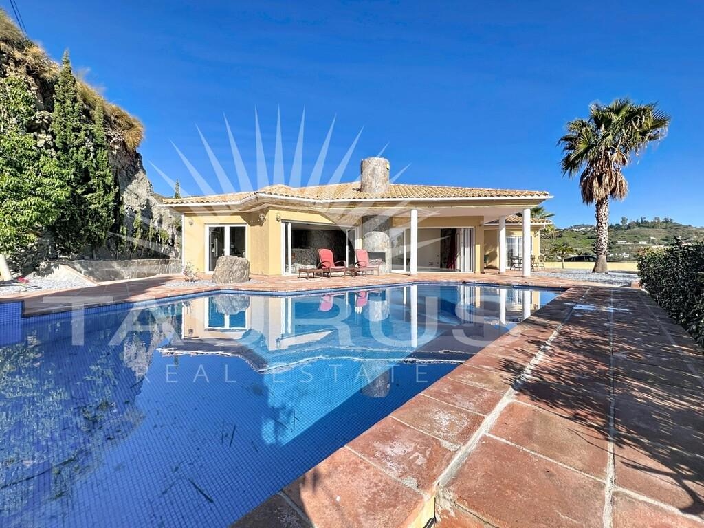 Villa for Sale in Algarrobo