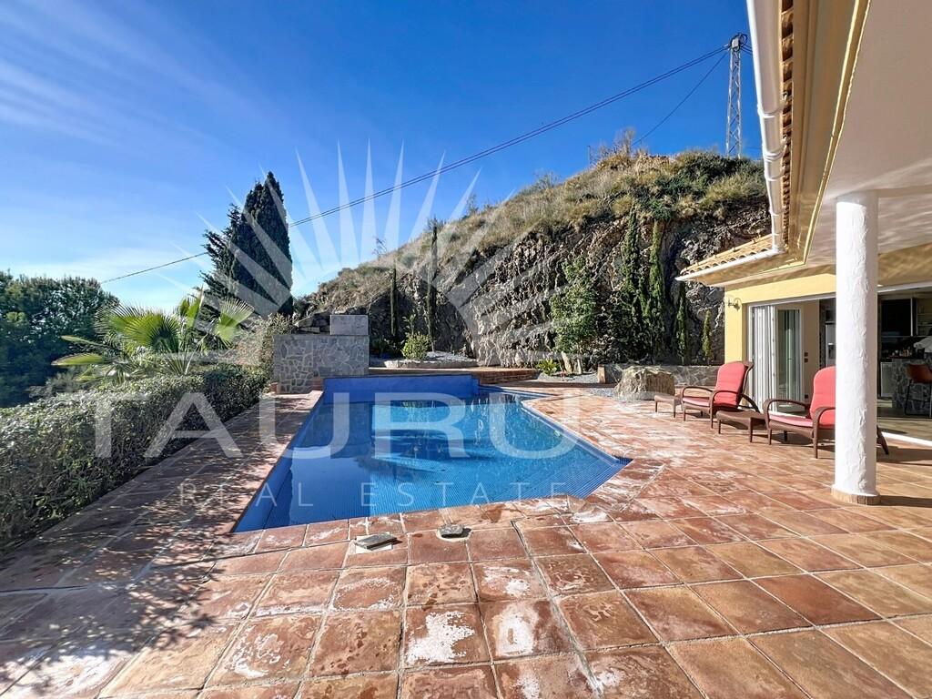 Villa for Sale in Algarrobo