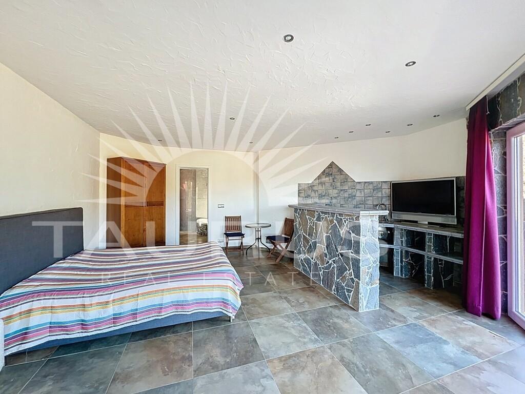 Villa for Sale in Algarrobo