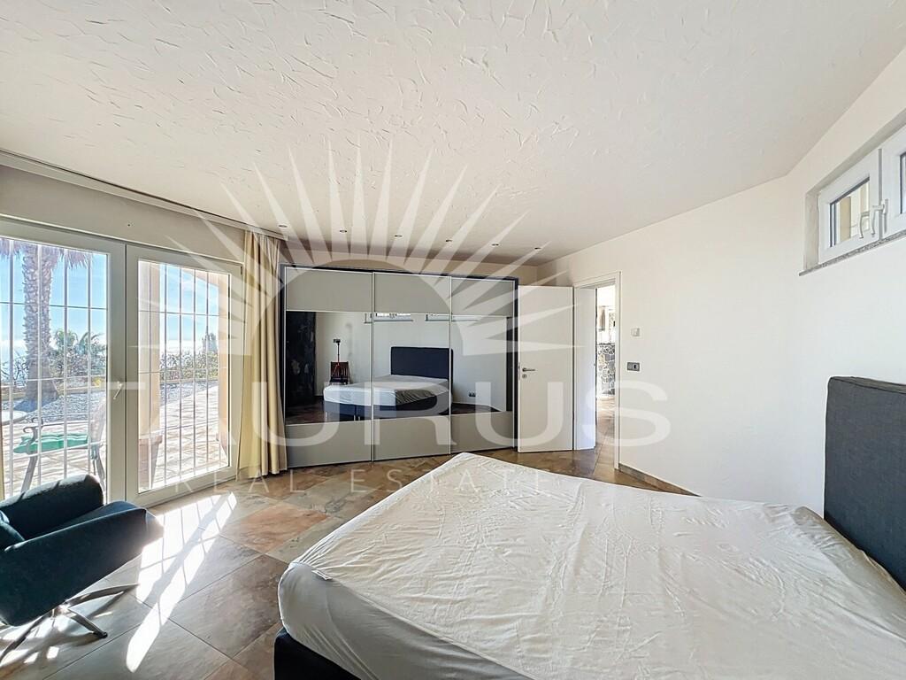 Villa for Sale in Algarrobo