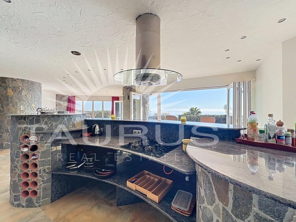 Villa for Sale in Algarrobo
