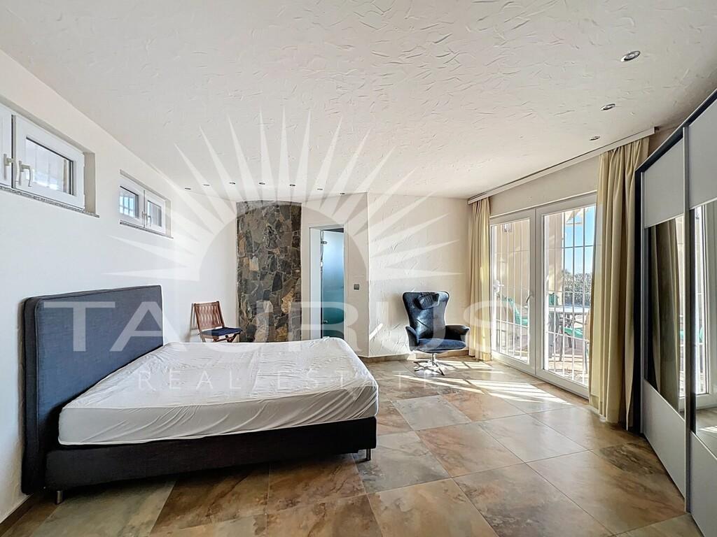 Villa for Sale in Algarrobo