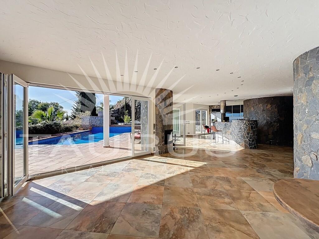Villa for Sale in Algarrobo