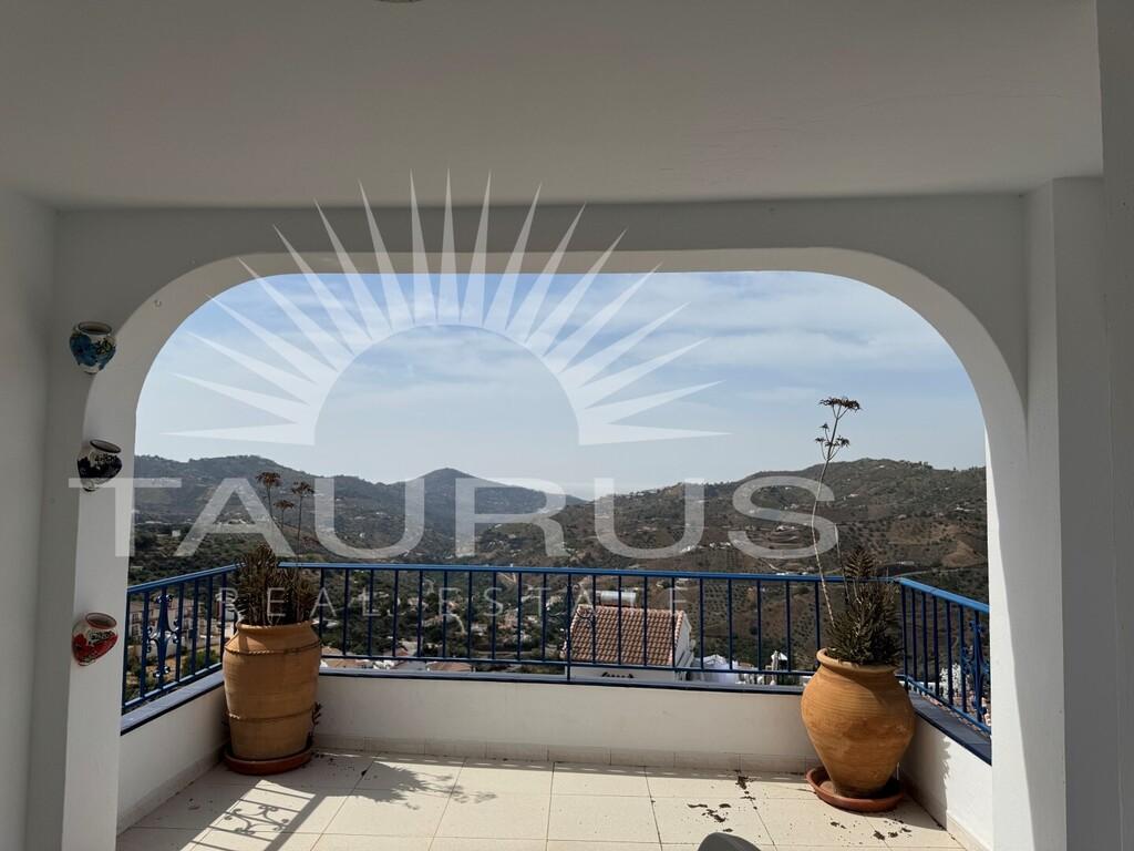 House for Sale in Canillas de Albaida