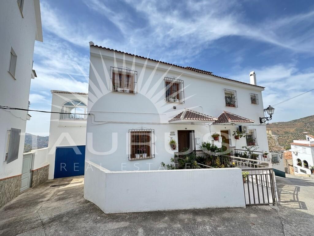 House for Sale in Canillas de Albaida