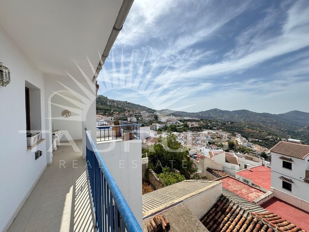 House for Sale in Canillas de Albaida