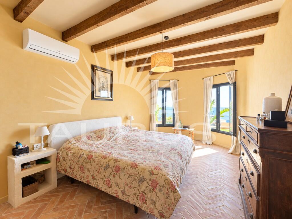 Villa for Sale in Arenas