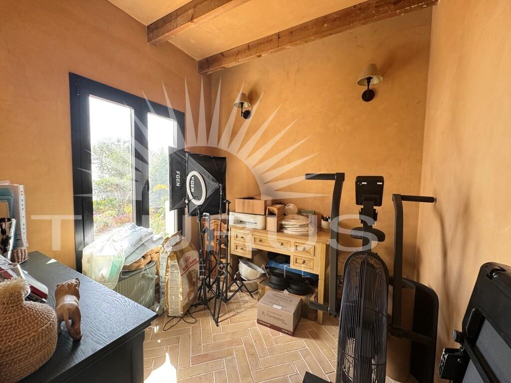 Villa for Sale in Arenas