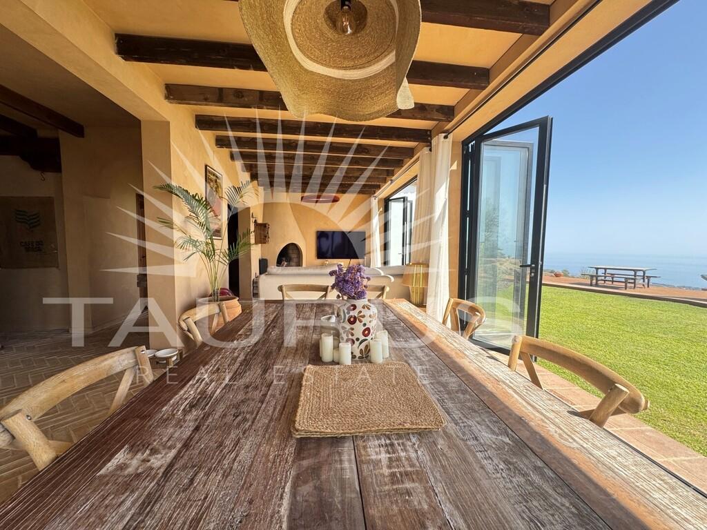 Villa for Sale in Algarrobo