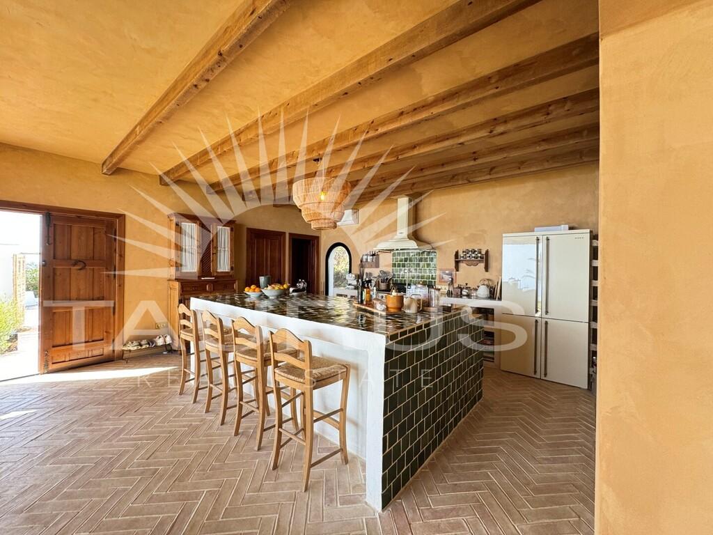 Villa for Sale in Algarrobo