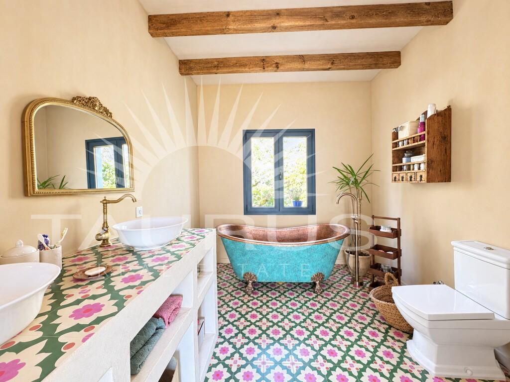 Villa for Sale in Arenas