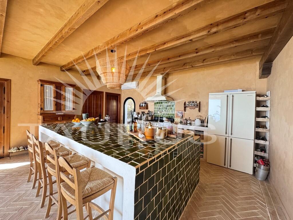 Villa for Sale in Arenas