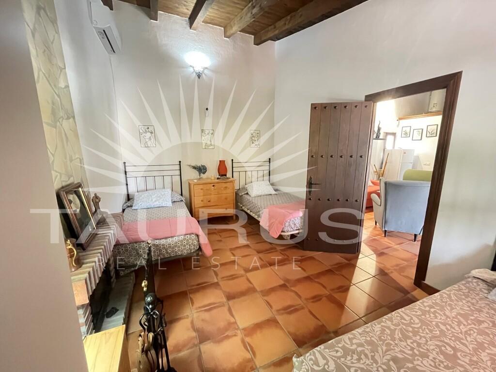 Villa for Sale in El Borge