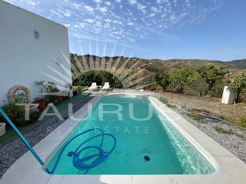 Villa for Sale in El Borge