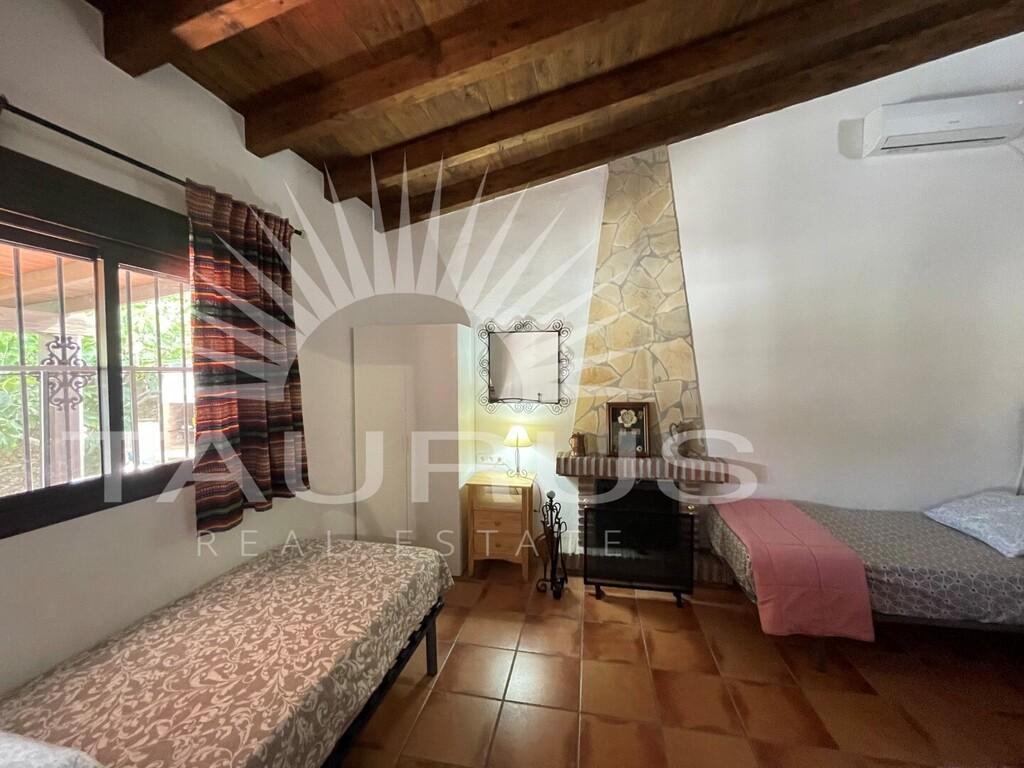 Villa for Sale in El Borge