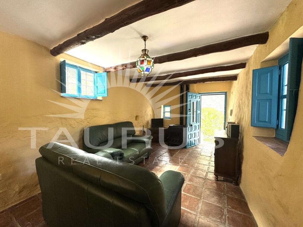 Villa for Sale in Canillas de Albaida