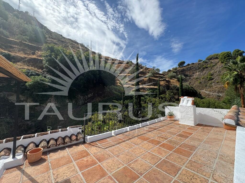 Villa for Sale in Canillas de Albaida