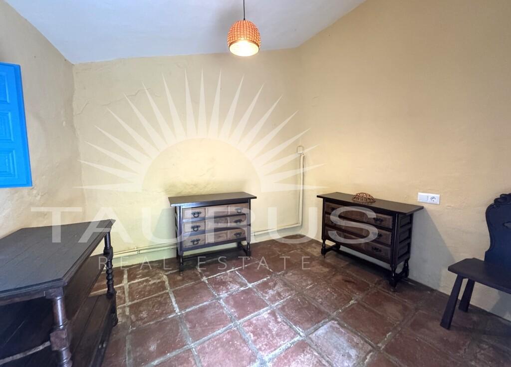Villa for Sale in Canillas de Albaida
