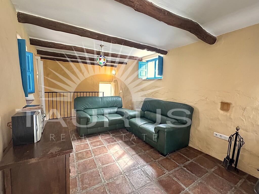 Villa for Sale in Canillas de Albaida