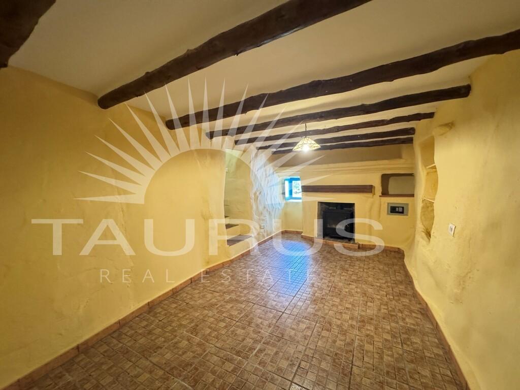 Villa for Sale in Canillas de Albaida