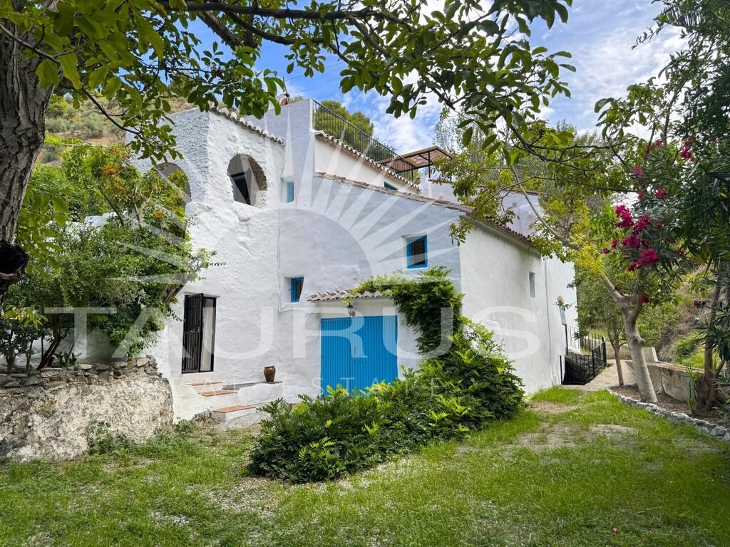 Villa for Sale in Canillas de Albaida