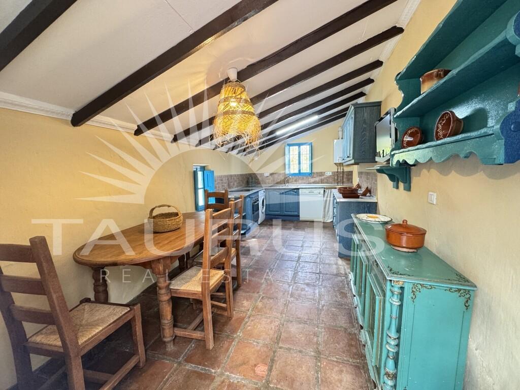Villa for Sale in Canillas de Albaida