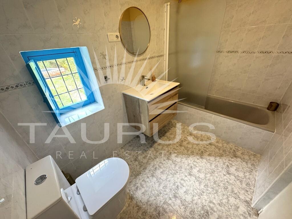 Villa for Sale in Canillas de Albaida