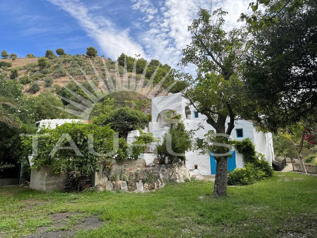 Villa for Sale in Canillas de Albaida