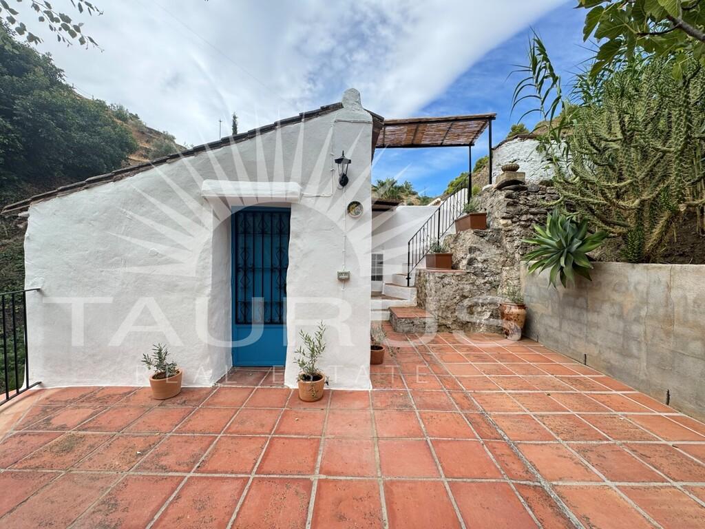 Villa for Sale in Canillas de Albaida