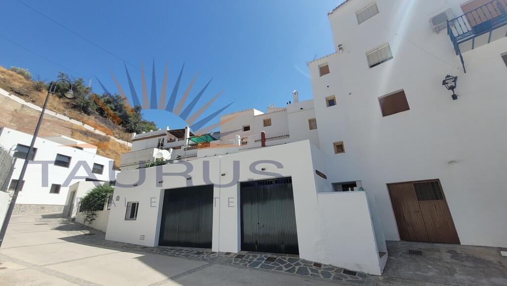 House for Sale in Salares